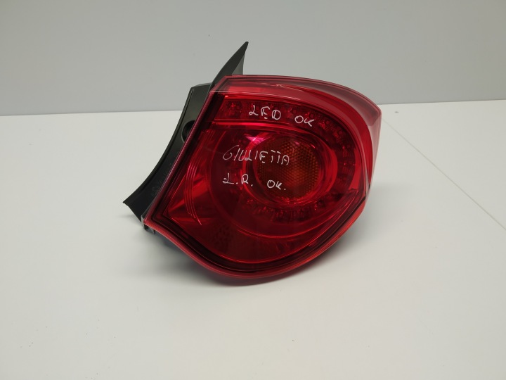 10r- Alfa Romeo Giulietta ladna Feux phare LED Arrière Droit Original