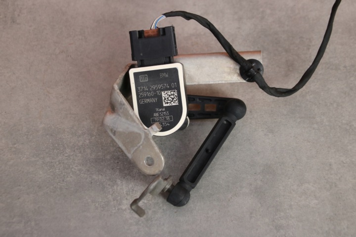 BMW G11 G12 G15 G16 G30 G31 sensor levelling of the lights left rear part 2959574