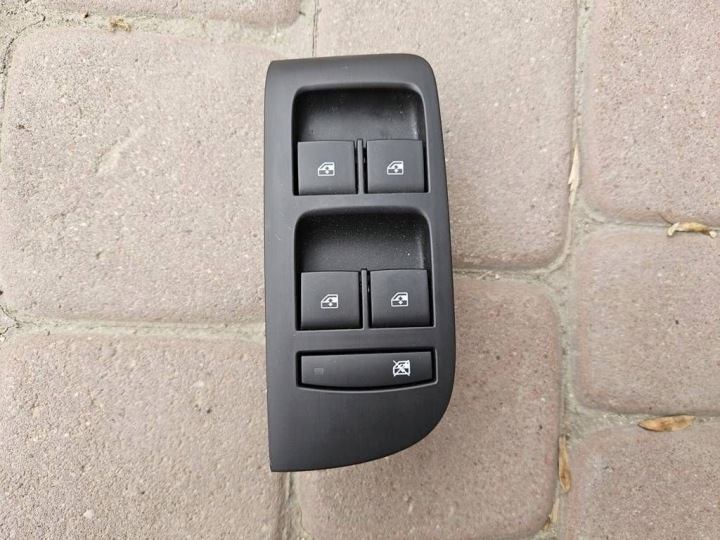ovladac oken boczka levý předek obal kryt Opel Zafira C 13408458