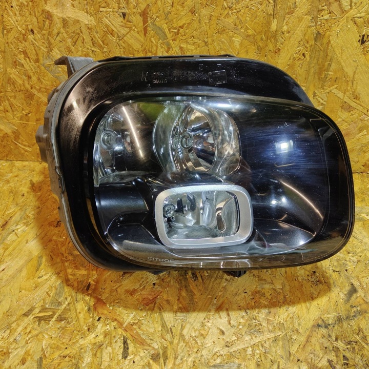 Reflektor vorne Seite rechts Citroen C3 Aircross 13468647