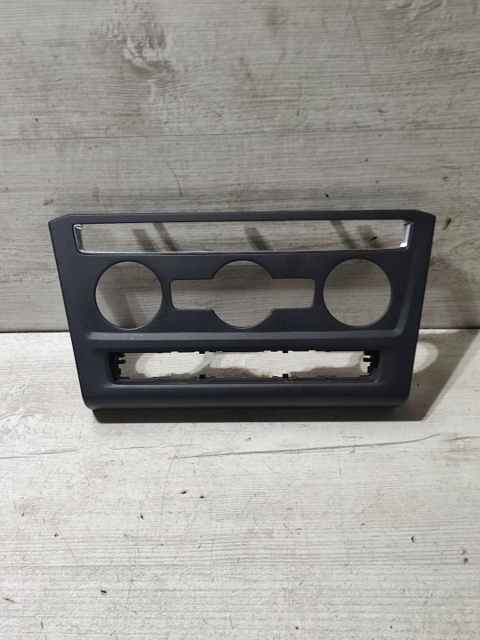 Volkswagen Touran III 20r 5TA panel central