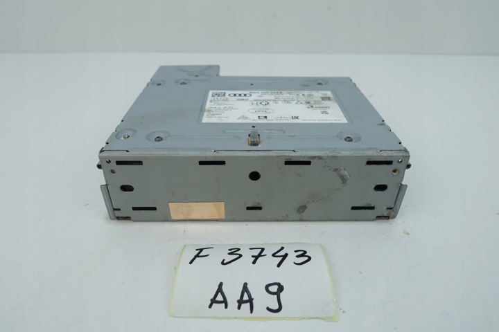 AUDI Bedienteil modul Navigation CZYTNIK MULTIMEDIALNY MIB3 8W2035043E