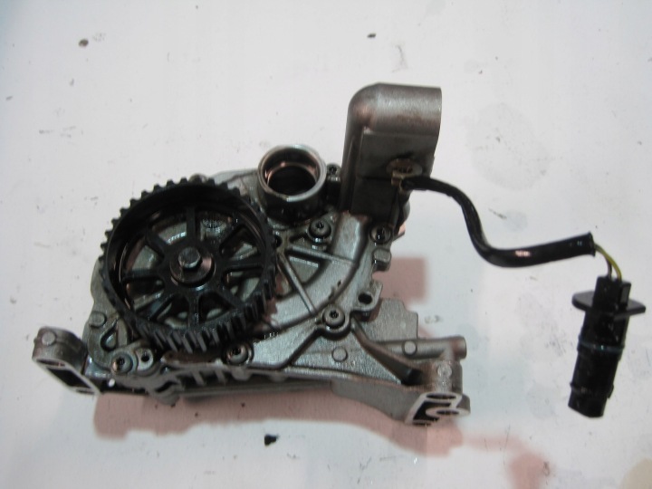 oil pump VOLVO XC90 2,0D 32298901