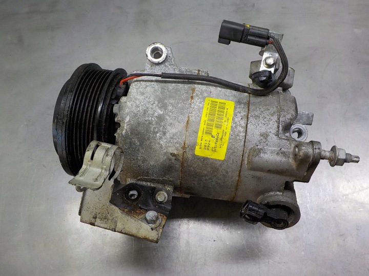 FORD FIESTA MK7 1.0 compressor pump of the air conditioning C1B1-19D629-AE