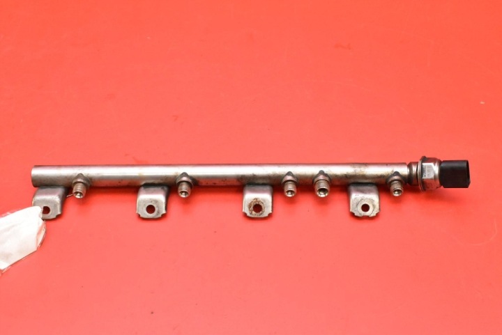 Kraftstoffverteiler Einspritzleiste BMW F02 4.4 V8 407 KM 08-12