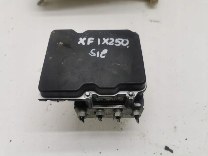 Pompe ABS JAGUAR XF et X250 3.0D V6 AX23-2C405-BB