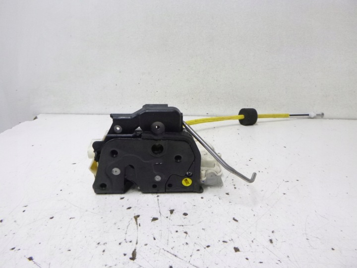 de la serrure portière arrière gauche Audi A6 C6 Kombi 2006r. 4F0839015A
