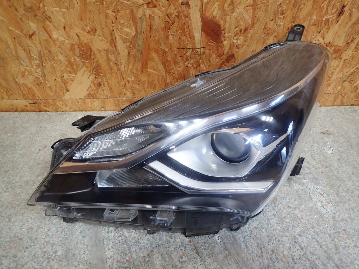 light left REFLEKTOR TOYOTA YARIS 3 III LIFT 2017