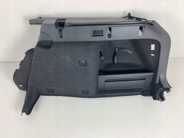 Revetement panneau coffre arrière Droit Bouche buse Skoda Octavia Mk3 (5E) 5E9867428