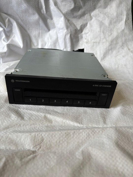 VOLKSWAGEN EOS měnič CD 1K0035110A