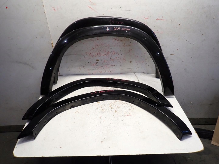 moulding of a fender front rear part right left komplet DODGE RAM 2019