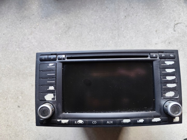 Radio radio VW T5 Multivan 7H0035191C damaged