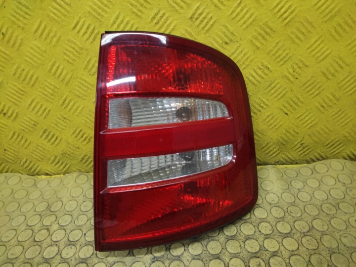 SKODA FABIA und licht rechts heck 6Y9945096B