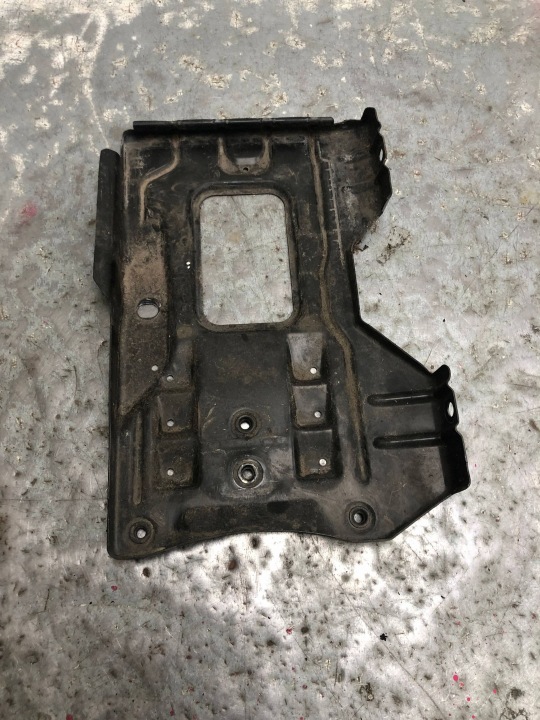 grundlage halter batterie MERCEDES W204 sedan A2046200018