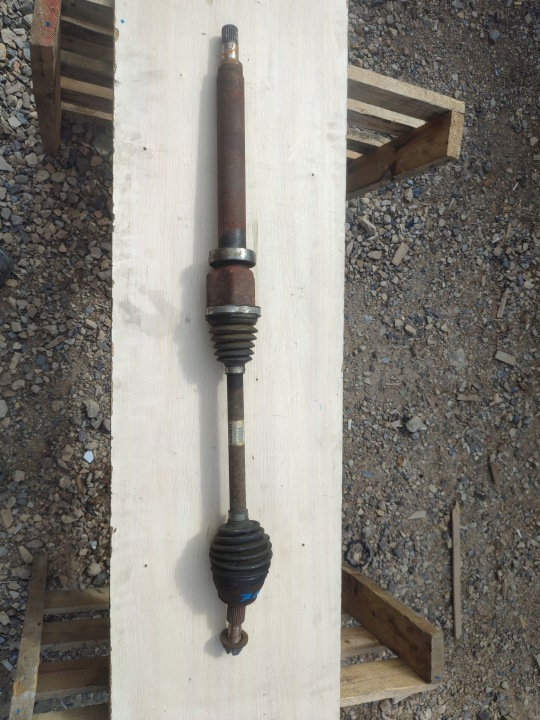 poluosovina desna FORD FOCUS MK3 1.0 BV61-3B436-TA