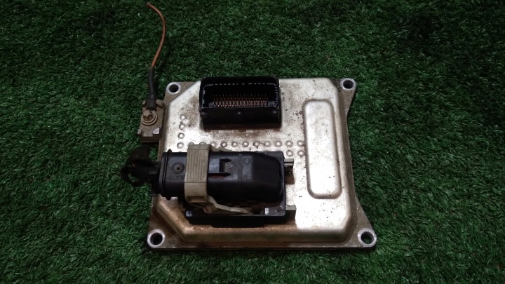 computer of the engine control unit OPEL ASTRA H 55568735