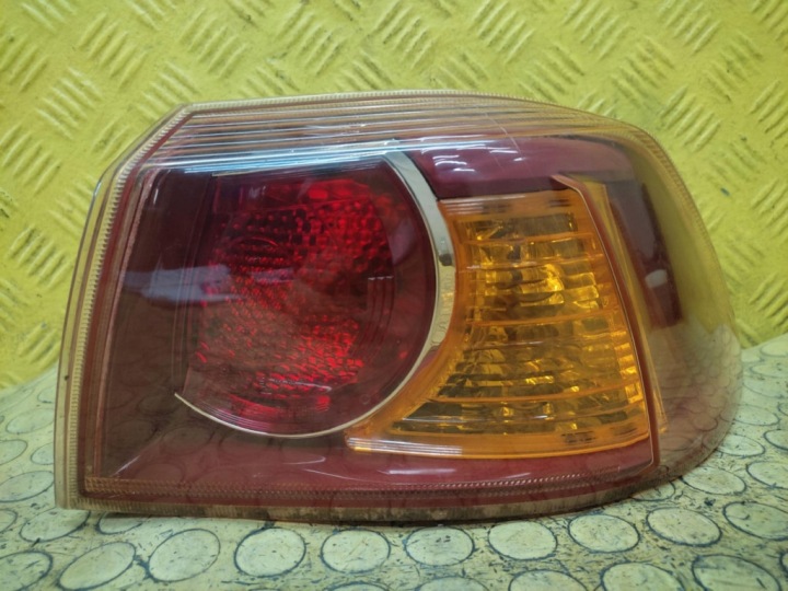 MITSUBISHI LANCER VIII SEDAN světlo pravý záď