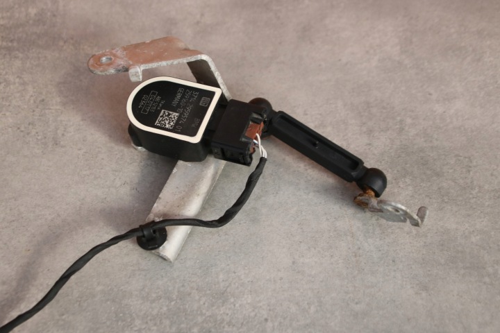 BMW G11 G12 G15 G16 G30 G31 sensor POZIOMOWANIA of the lights left rear part 2959574