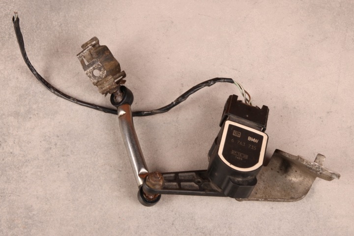 BMW E81 E87 E90 E91 X1 E84 sensor levelling of the lights right front 6763735