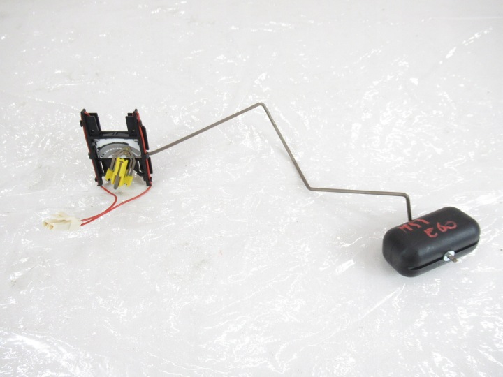 sensor of the level of the fuel BMW E60 E61 E63 E64 right 6765824