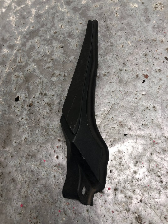 roh pod oknom pravý predok RENAULT MEGANE III 668620007R