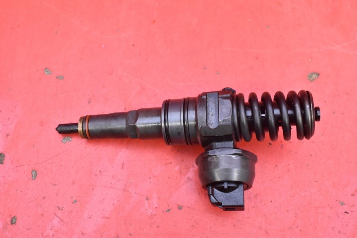nozzle nozzle 038130073AG 0414720215 VW GOLF 5 V 1.9 TDI 105 KM 03-09