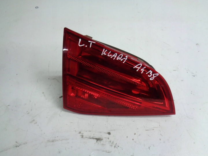 AUDI A4 B8 KOMBI 08-11R LICHT LINKS HECK FÜR DIE HECKKLAPPE