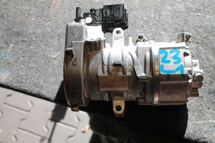 2341. compressor of the air conditioning MERCEDES A0008304205