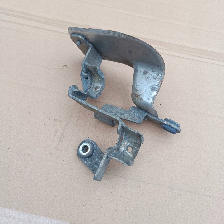 Ford Fiesta MK7 1.6 2013 Halter / Halter pompy ABS
