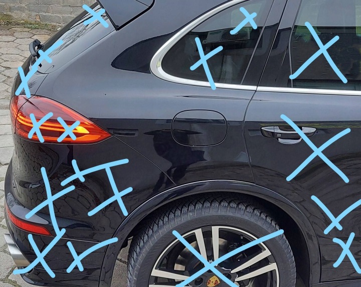 zadní pravý blatník PORSCHE CAYENNE 7P 10-18 LAK: LC9X