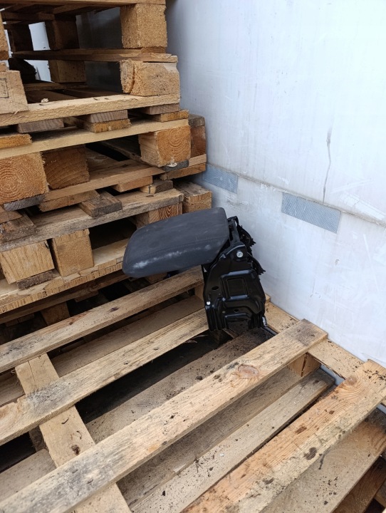 Loketní opěrka střední Audi A4 B8 8K0864283