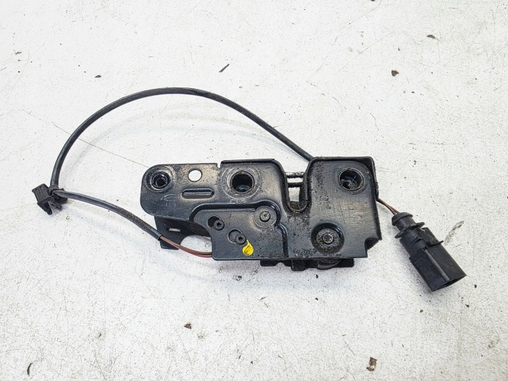 zámek kapoty RYGIEL Z stěny předního AUDI A5 8T 8T0823509