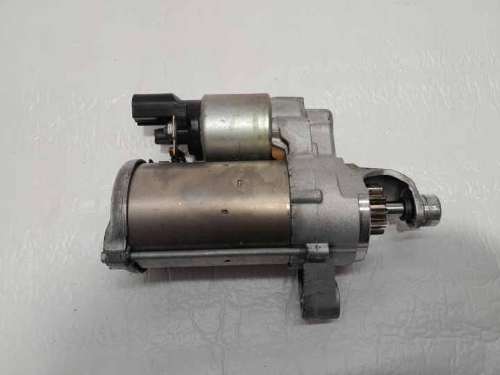 AUDI Q5 80A 2.0 TFSI starter of the engine 06L911021A