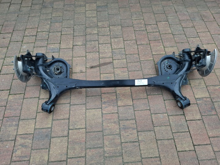 FORD KUGA MK3 LIFT 24r 2.5H zavěšení výztuha záď MX6C-5K952-A1E