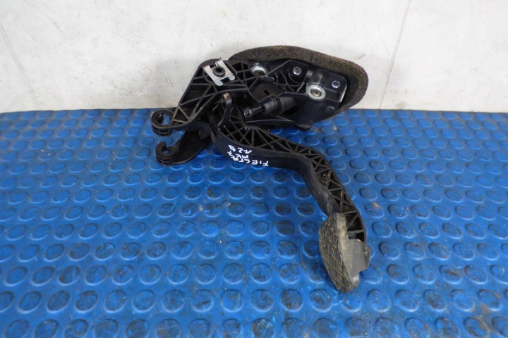 Ford Fiesta MK7 1.25 B spojkový pedál AY11-7B633-AE EUROPA st.BDB