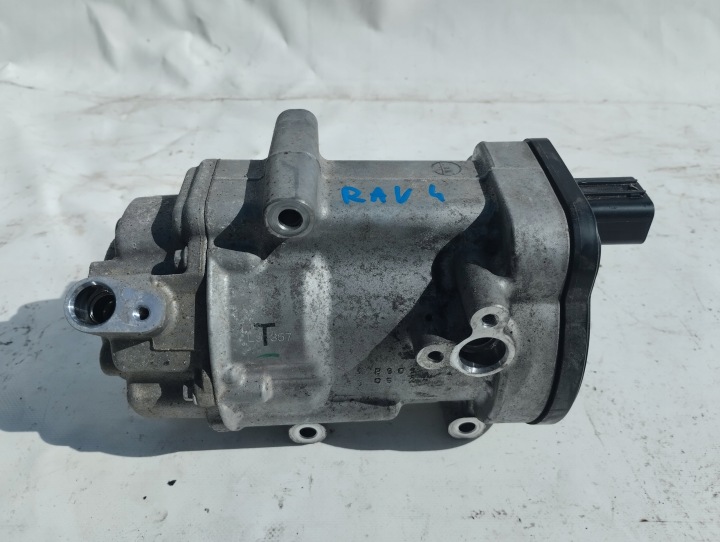 TOYOTA RAV4 V 19- compressor of the air conditioning compressor;