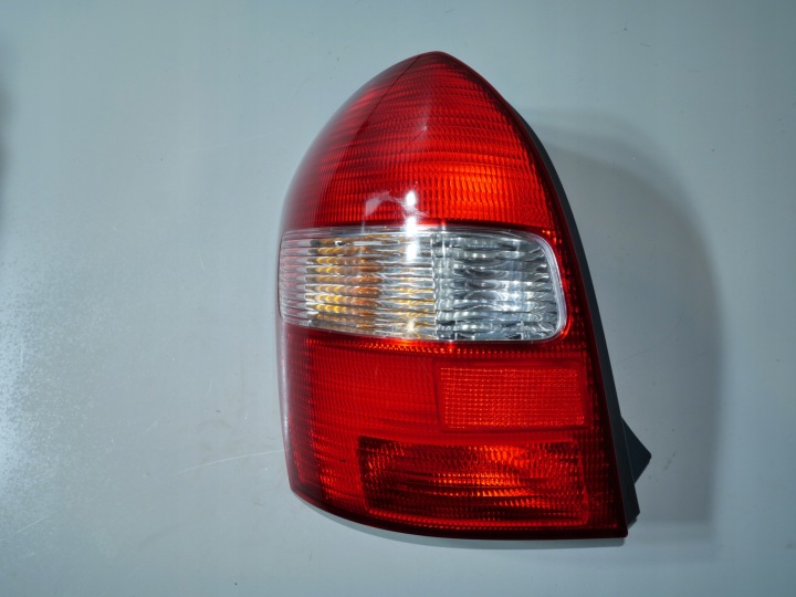 MAZDA 323 BJ Licht links heck