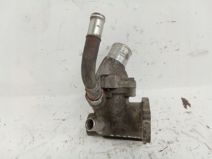 2006 Toyota Avensis T250 Thermostat housing 5