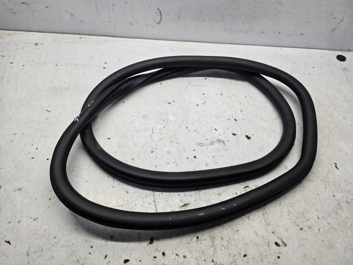 OPEL CORSA-E ELEKTRYK CORSA F tesnenie dvere pravý zadok