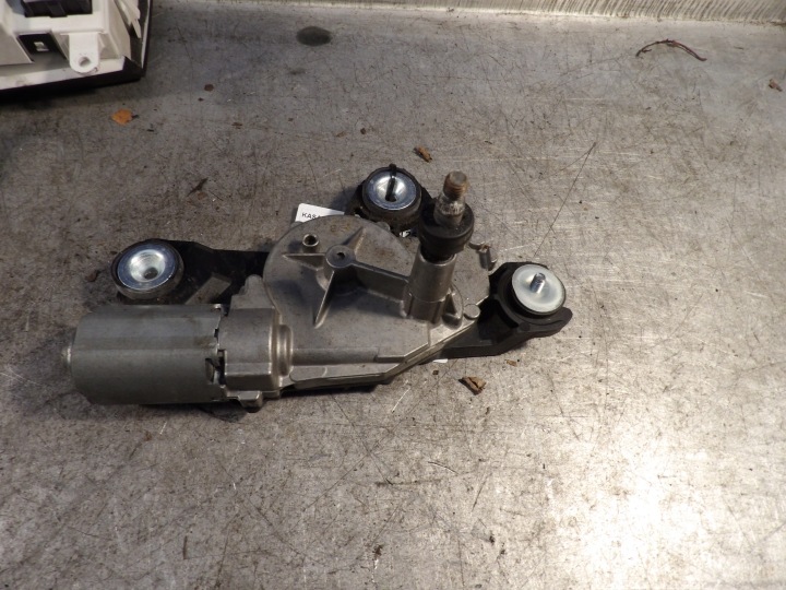 Mazda 3 motorček stierača zadok 0390201588