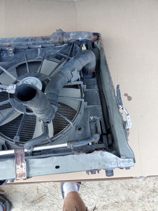 Toyota RAV4 III 10-12 dvigalo 2.0 prednji ventilatorji za ventilske radiatorje 9
