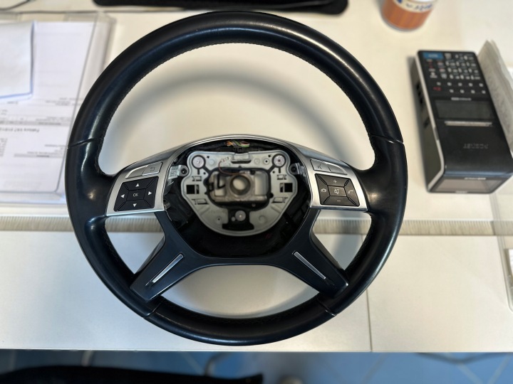 MERCEDES W204 LIFT volante pelle, in pelle BDB STAN A2464605203