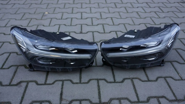 VOLVO XC40 - Licht MID LED links rechts KOMPLET