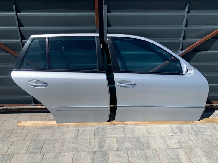 MERCEDES W211 ajtó jobb eleje jobb elsö 775u C775u