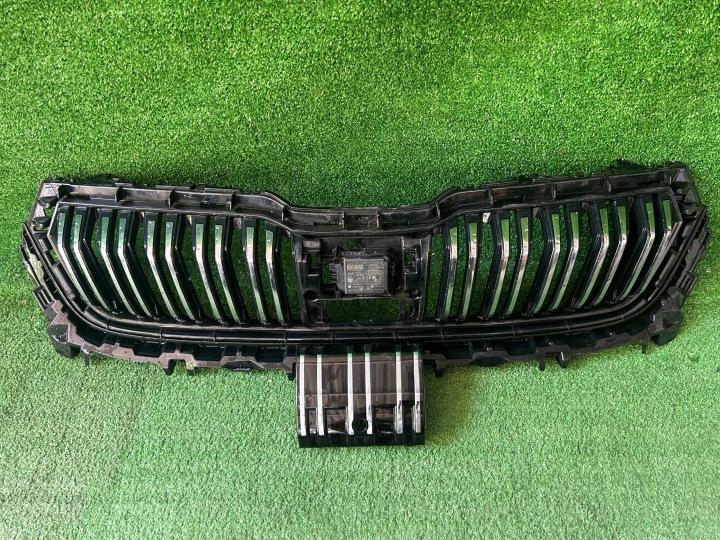 Skoda Kodiaq Grille/masque Radiateur Grille + radar 2Q0907561J