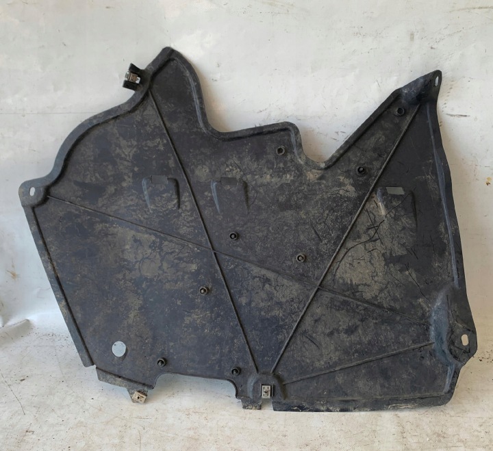 # fedél alváz bal AUDI A4 B9 8W0825217A