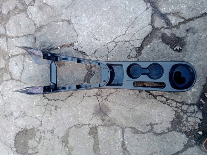 HYUNDAI I20 LIFT Loketní opěrka TUNEL střední 84610-4P100 2012-14R