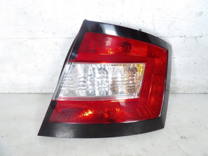 Licht links heck SKODA FABIA III HB 6V6945096 6V6945258