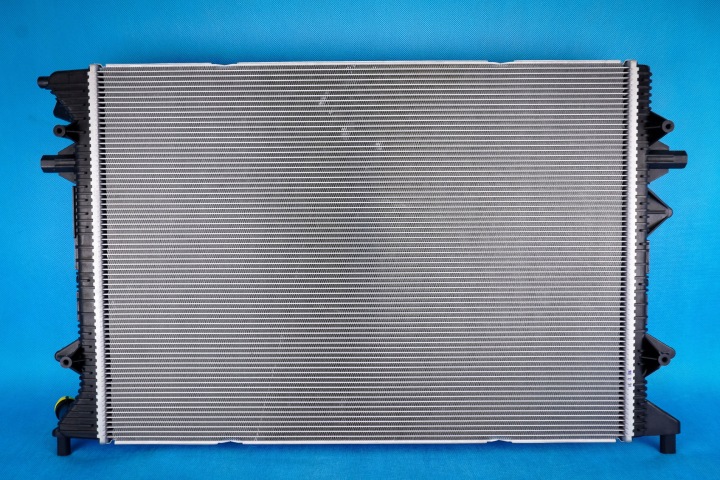 Supplementare Radiatore motore usato VW Tiguan 5N 1.4TSI CZD 5N0121251C