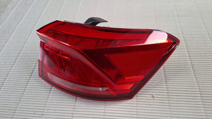 light rear rear part side right Volkswagen T-Roc cabrio 2GC945096D stan bdb